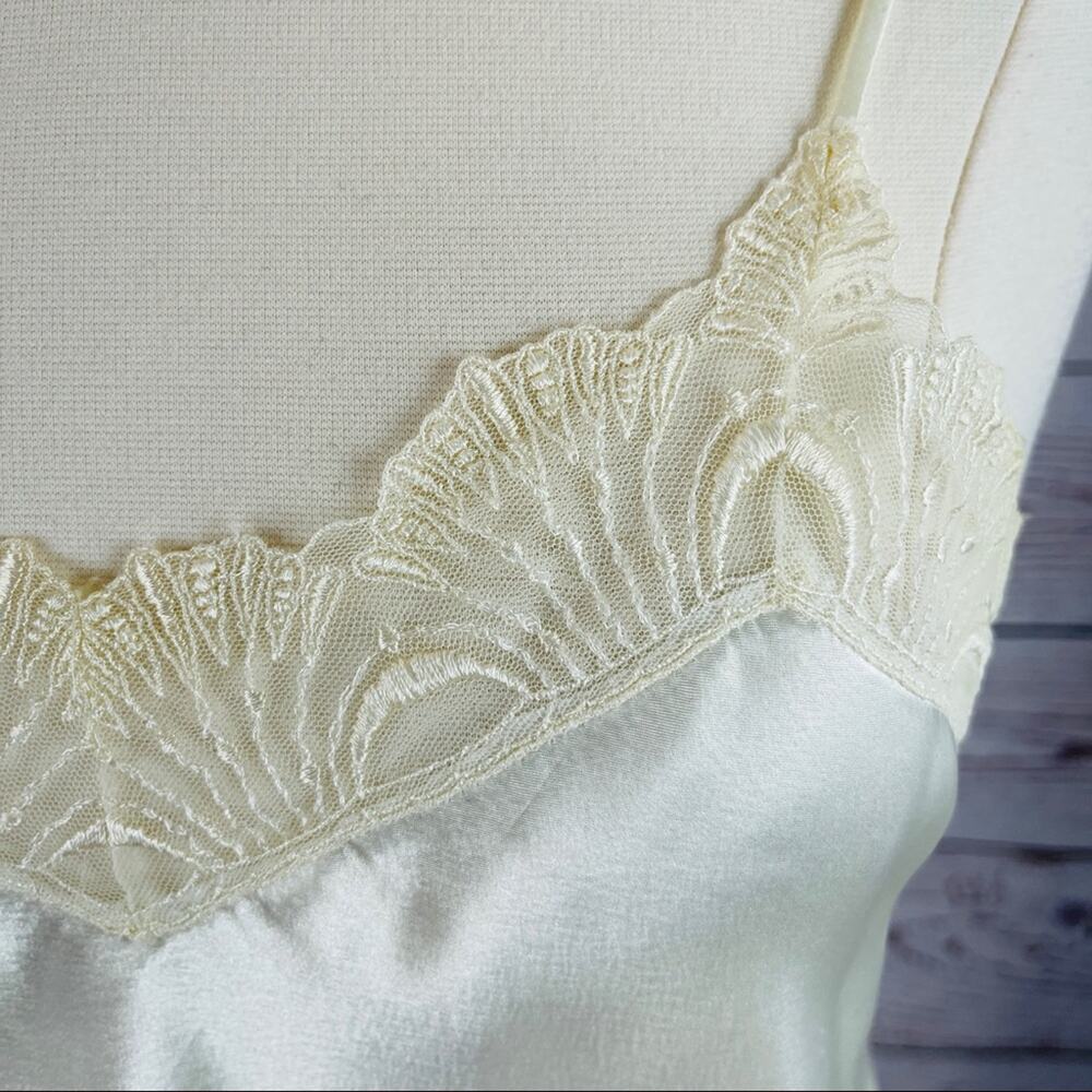 Victoria's Secret vintage ivory camisole lace - Picture 3 of 8